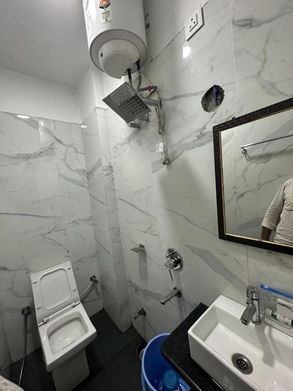Koupelna v ubytování HOTEL DEVA INN