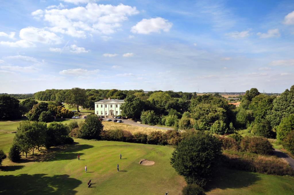 una vista aerea di una casa in mezzo a un campo di Owston Hall Hotel a Doncaster