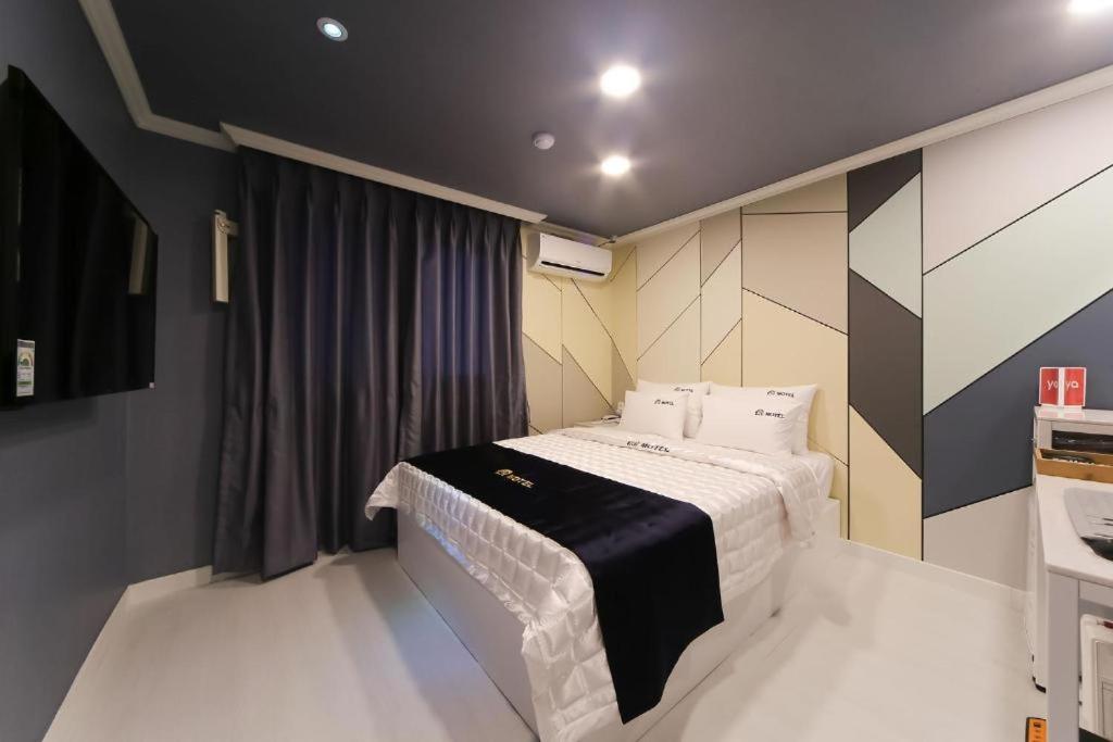 Giường trong phòng chung tại Prince Motel