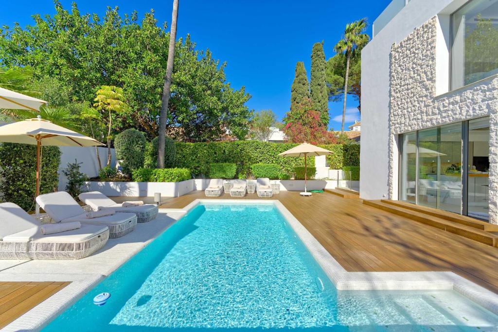 2244 new modern luxury villa in puerto banus