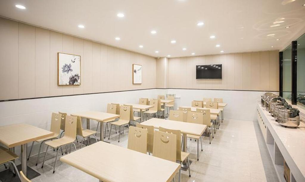 Restaurant ou autre lieu de restauration dans l'établissement Starway Hotel Shihezi Coach Terminal