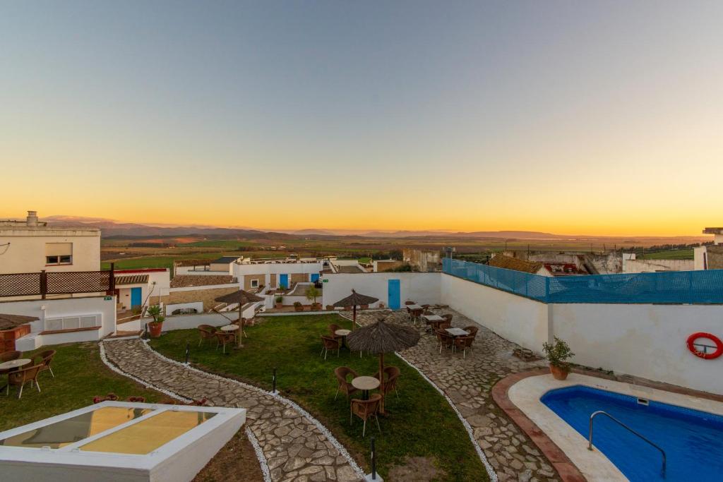 a villa with a view of the sunset at Hotel Utopía in Benalup Casas Viejas