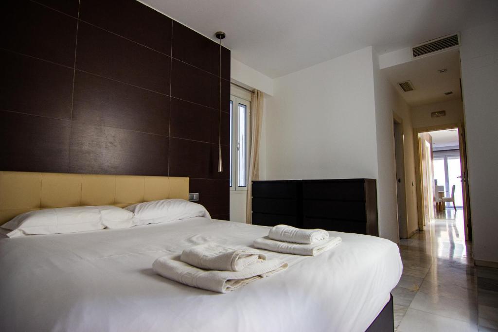 A bed or beds in a room at Apartamento amplio y luminoso a 2 min del Centro