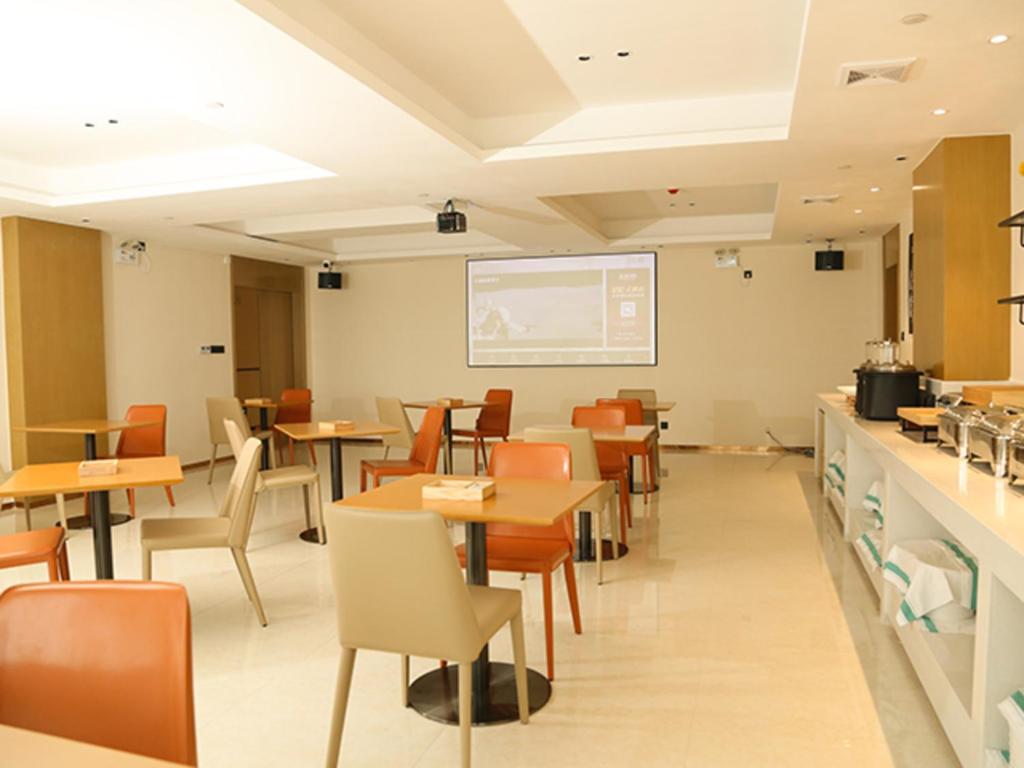 Ресторан / й інші заклади харчування у City Comfort Inn Maoming Binhai New Area Diancheng