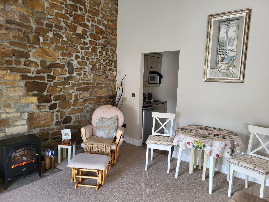 Posezení v ubytování Charming 2-Bed Apartment in Donegal Town Centre