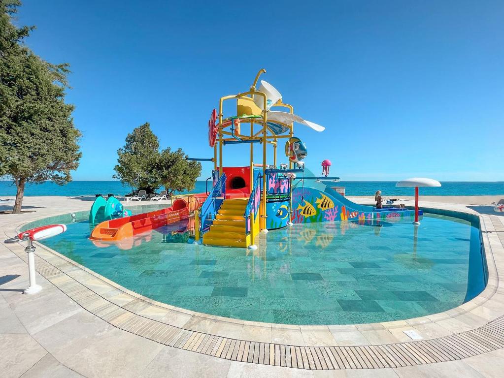 Bazén v ubytování GRIFID Noa - Premium Ultra All Inclusive nebo v jeho okolí