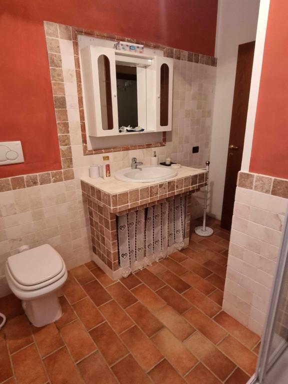 Łazienka w obiekcie Ospitaci Appartamenti di campagna Le Rancole