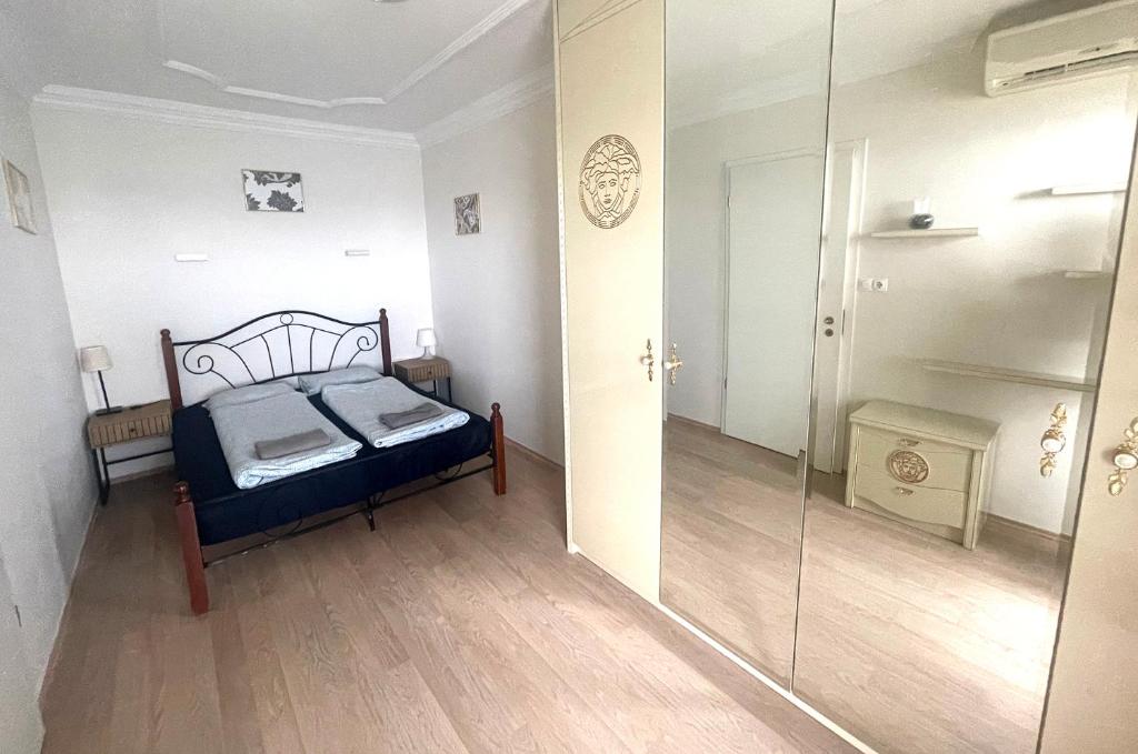Postel nebo postele na pokoji v ubytování Club218 Holiday Apartman Siófok