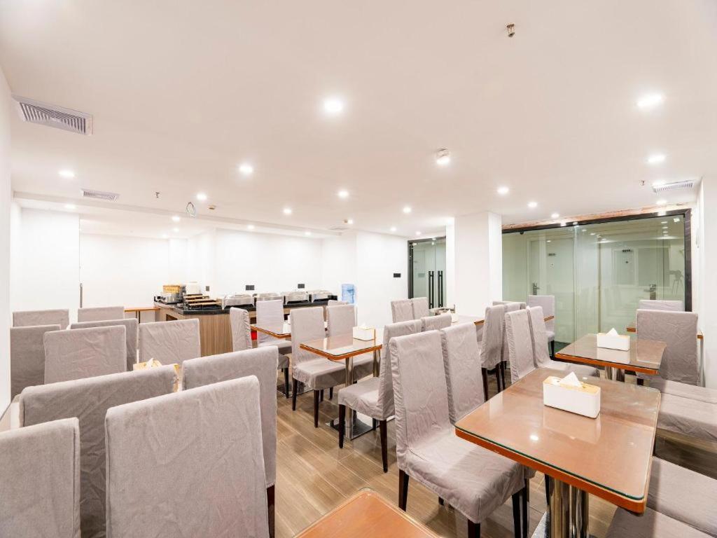 Restauracja lub miejsce do jedzenia w obiekcie Hanting Hotel Shenzhen Tai'an Metro Station
