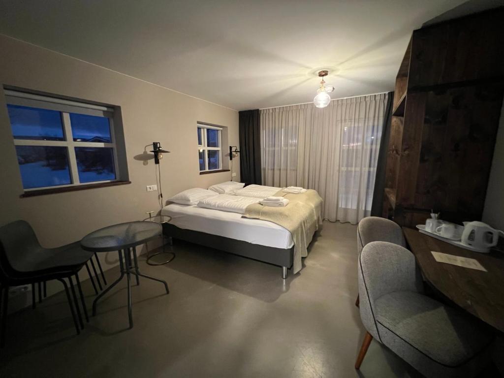 Postel nebo postele na pokoji v ubytování Hótel Goðafoss Fosshóll