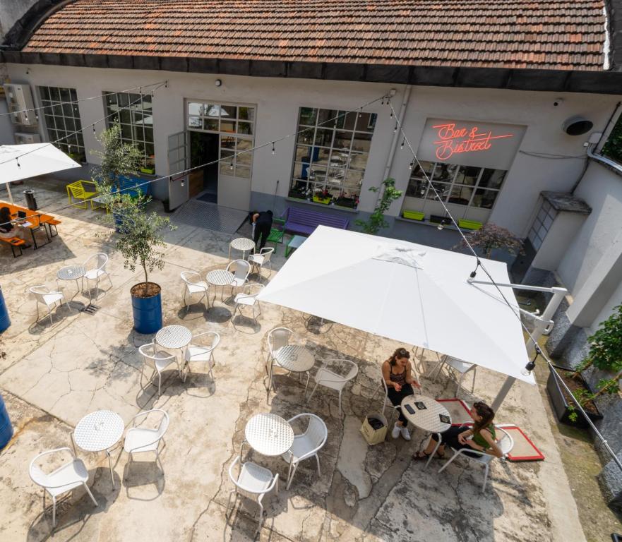 Restaurace v ubytování Bovisa Urban Garden