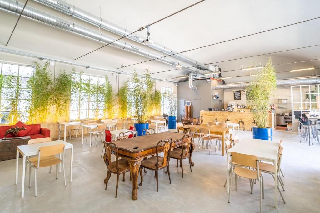 Restaurace v ubytování Bovisa Urban Garden