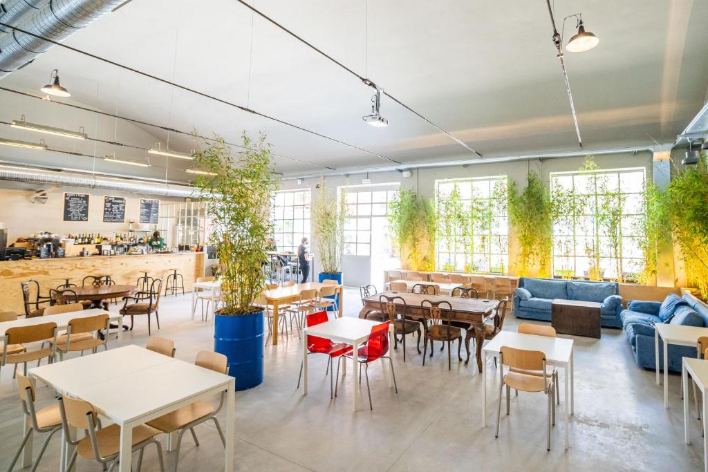Restaurace v ubytování Bovisa Urban Garden