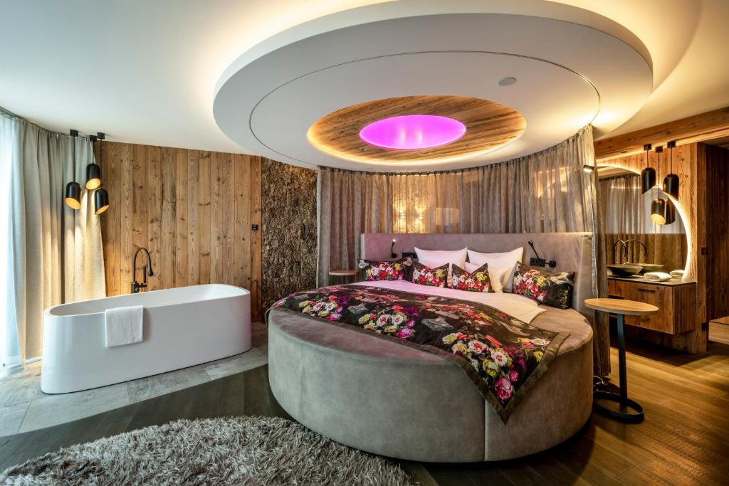 Hüttenhof - Wellnesshotel & Luxus-Bergchalets - Adults only - Suite - Amour