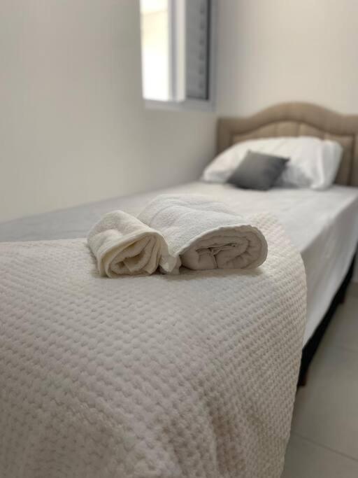 Postel nebo postele na pokoji v ubytování Apartamento próximo a uopeccan
