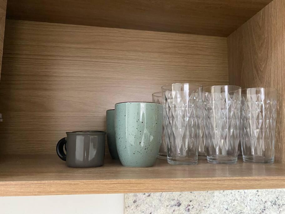 Příslušenství pro přípravu čaje a kávy v ubytování Apartamento próximo a uopeccan