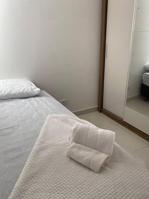 Postel nebo postele na pokoji v ubytování Apartamento próximo a uopeccan