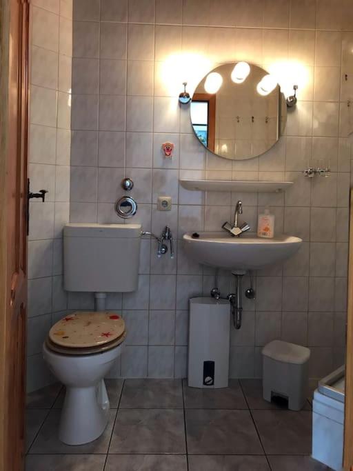 Koupelna v ubytování Obergeschosswohnung mit Ausblick