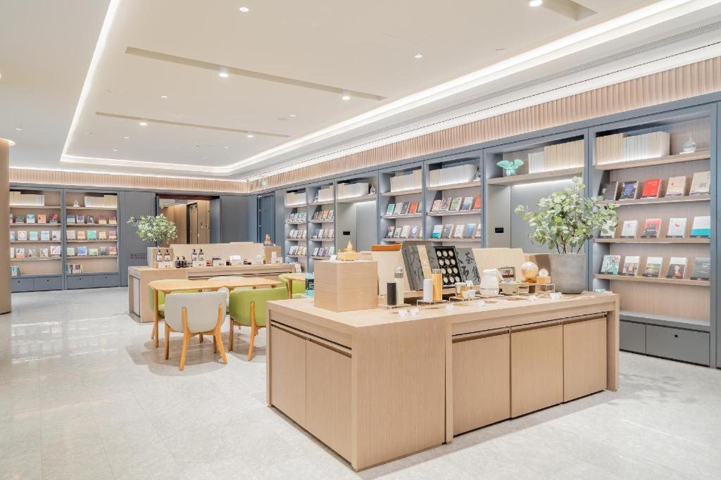 a store with tables and chairs in a room at Ji Hotel Zibo Jinjing Avenue in Zibo