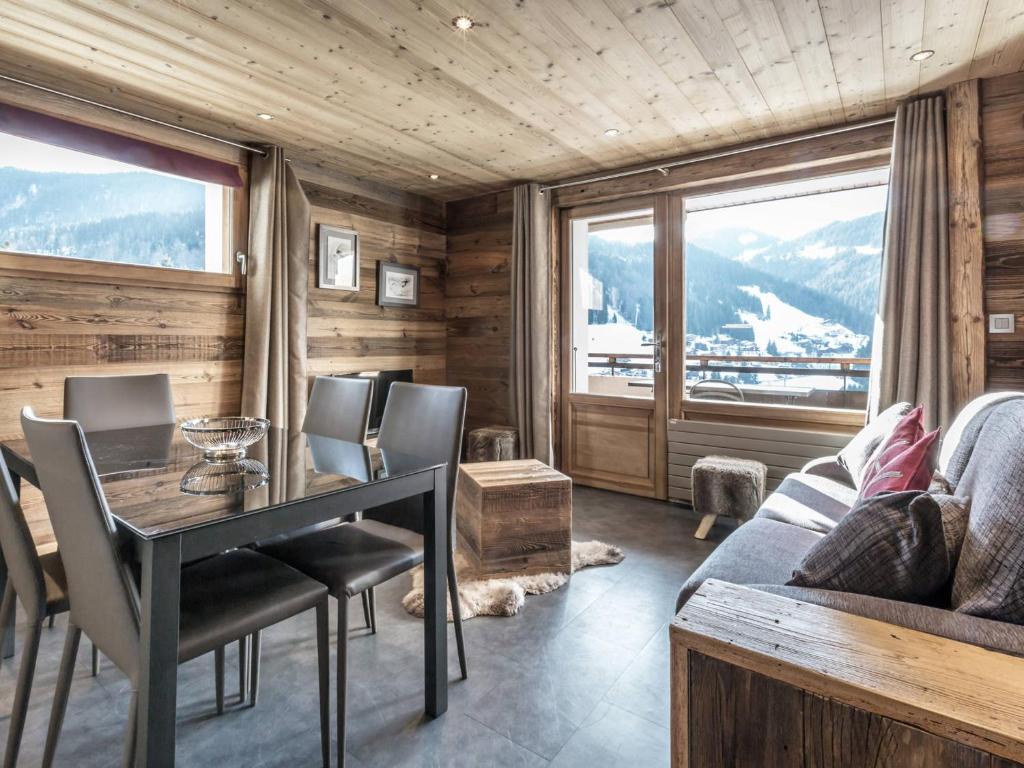 a dining room with a table and chairs and a window at Appartement La Clusaz, 2 pièces, 5 personnes - FR-1-304-149 in La Clusaz