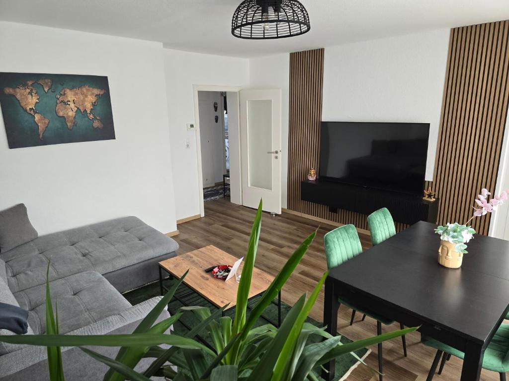 a living room with a couch and a table at HP Apartment 3-Zi-Whg - 69qm, 6 Pers, Balkon, Wifi, Küche, Bad in Hannover