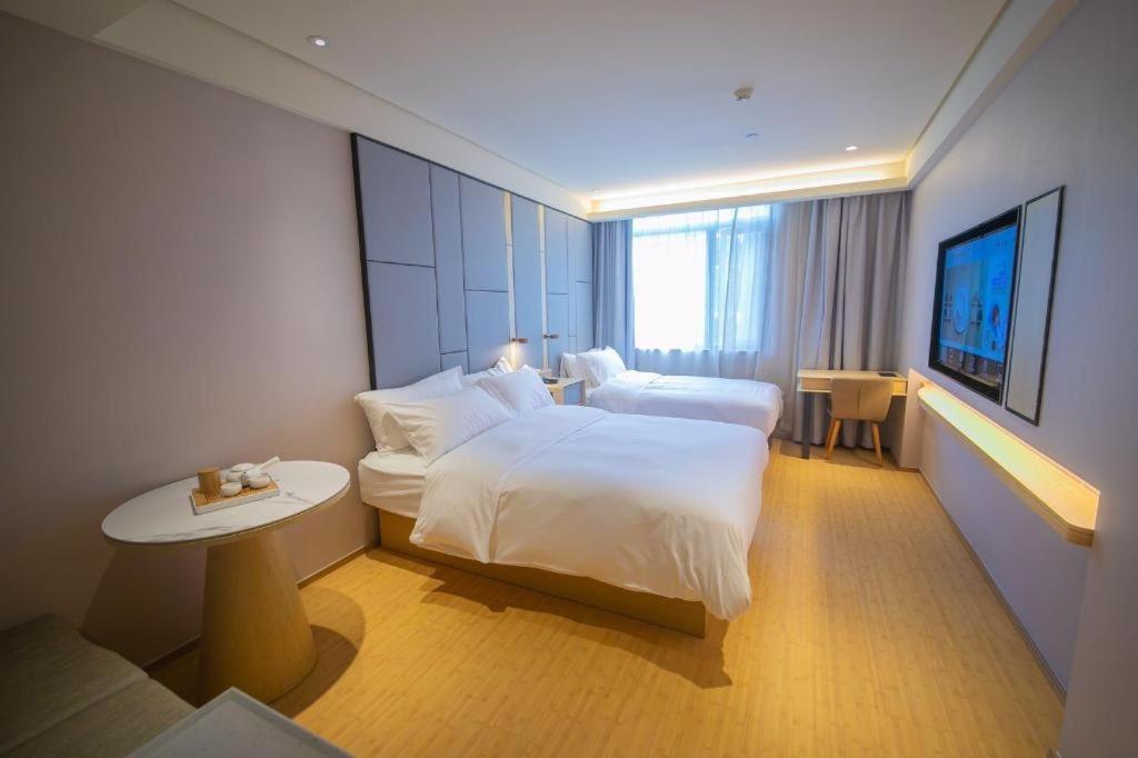Säng eller sängar i ett rum på JI Hotel Nanjing Confucius Temple Metro Station