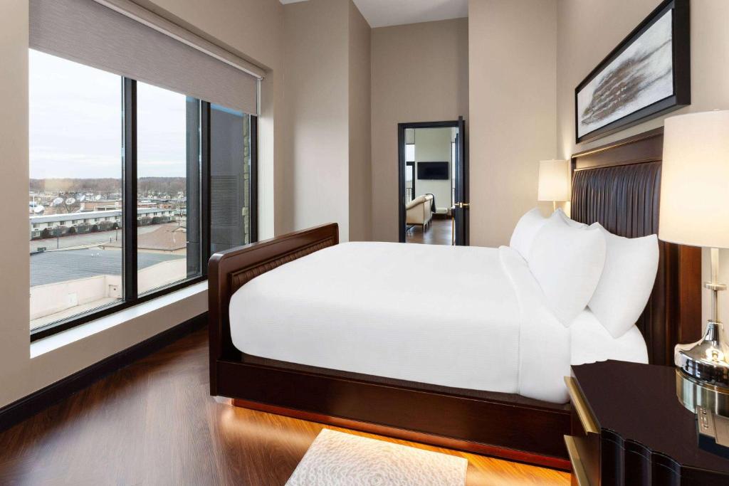 Legacy Hotel, Trademark Collection by Wyndham photo