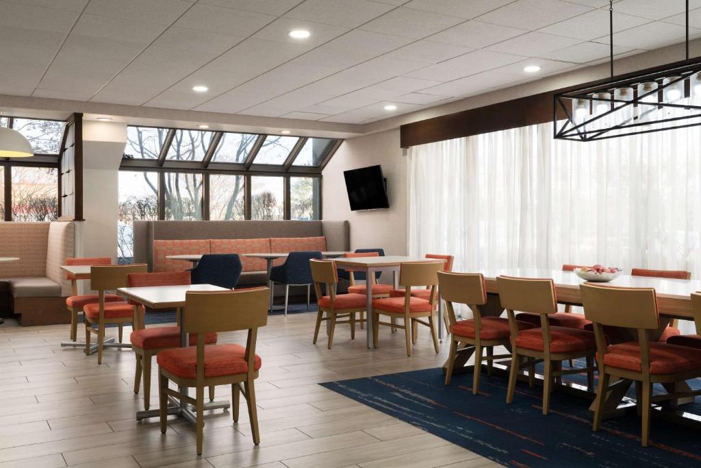 Hampton Inn Fairfax City photo