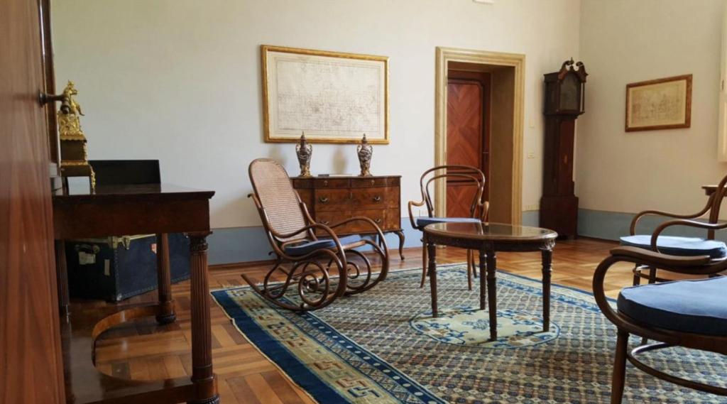 TV a/nebo společenská místnost v ubytování Castello di Lispida