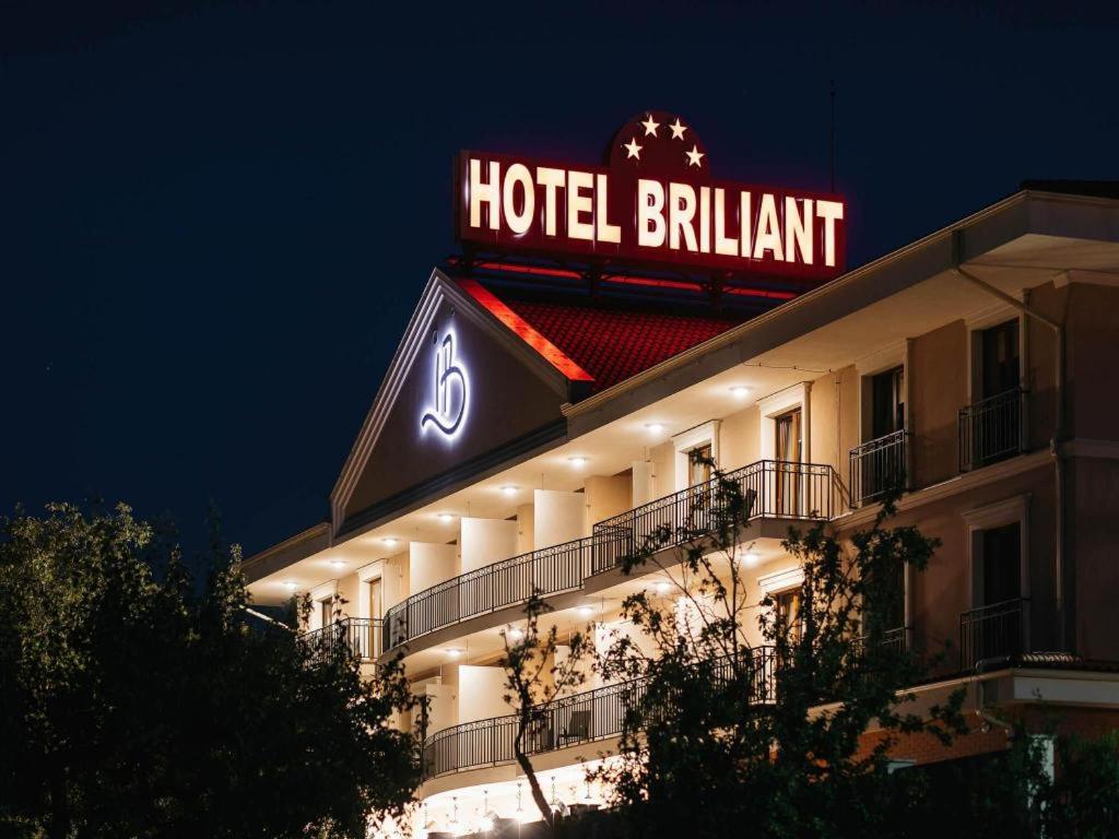 クルジュ・ナポカにあるBRILIANT HOTELのギャラリーの写真