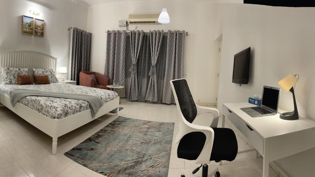 Postel nebo postele na pokoji v ubytování Luxre Homes - Villa in Koramangala