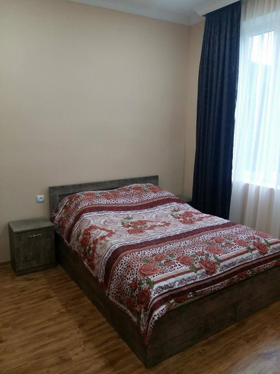 Postel nebo postele na pokoji v ubytování Luiza Lomidze