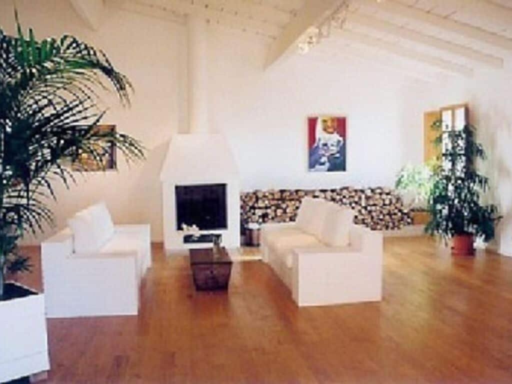 A seating area at Holiday home Bomorto