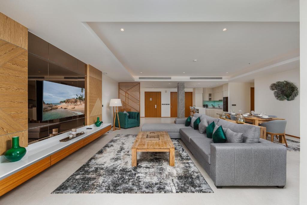 Posezení v ubytování Beachfront Residences - Stunning Sea and Lake View