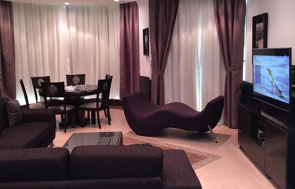 Svetainės erdvė apgyvendinimo įstaigoje Bneid Al Gar Penthouse Entire Apartment 3 Bedroom Family Only
