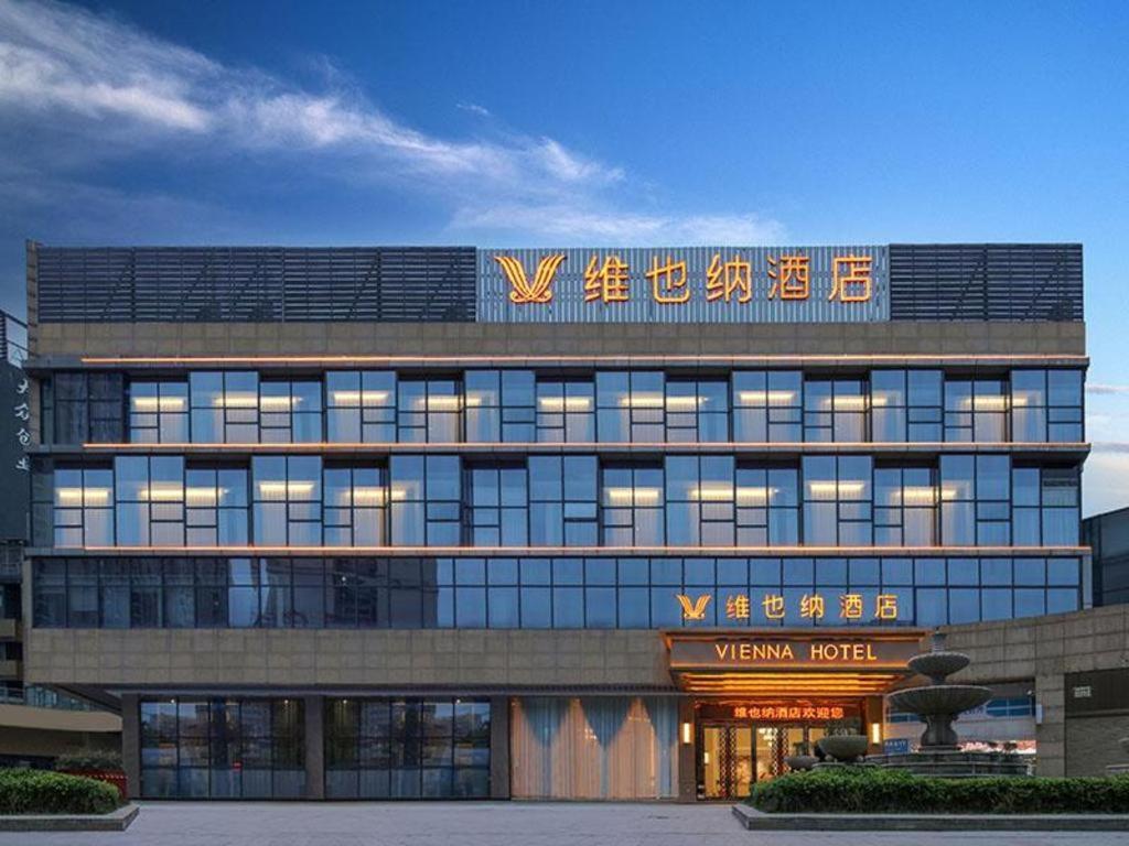 a building with a sign on top of it at Vienna Hotel Guiyang Yunyan District Government in Guiyang