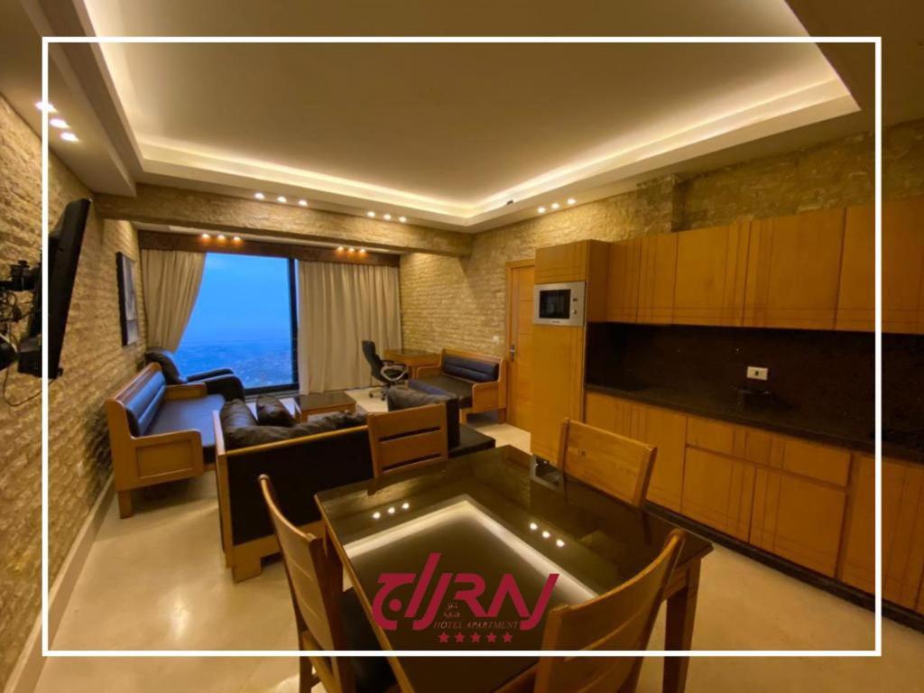 Posezení v ubytování Raj Hotel