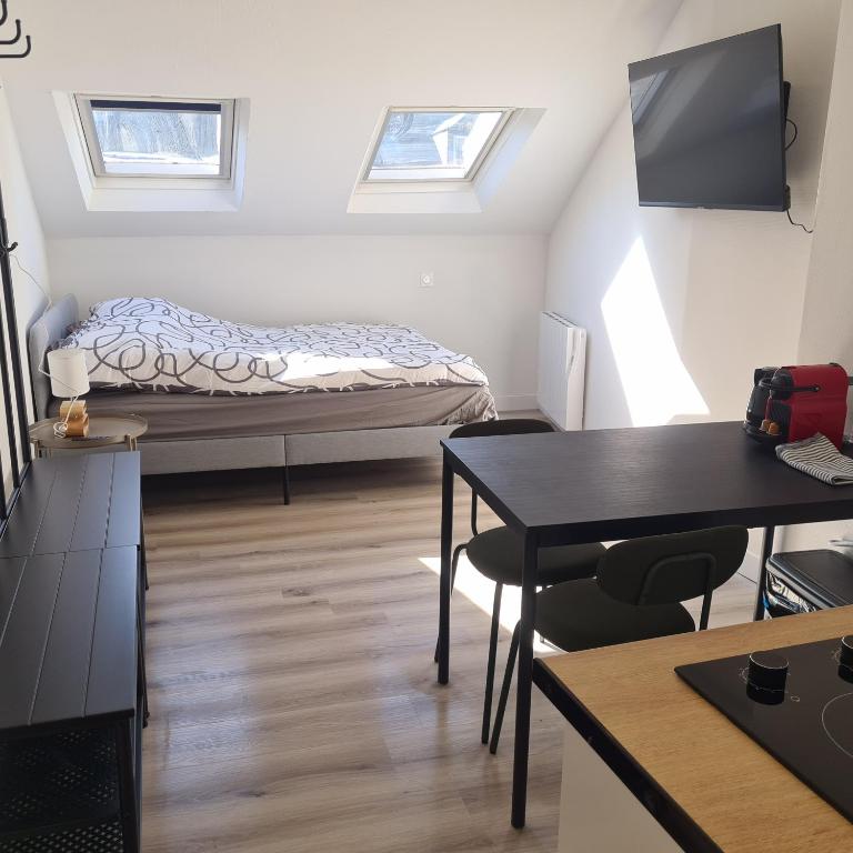 TV a/nebo společenská místnost v ubytování Kimme green - plein centre ancien