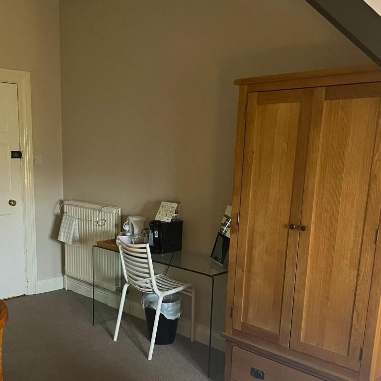 B+B York - King Room