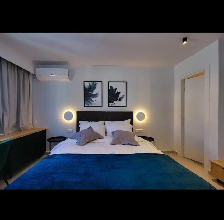 Postel nebo postele na pokoji v ubytování BlueMotion - CruiseNest 143 5A