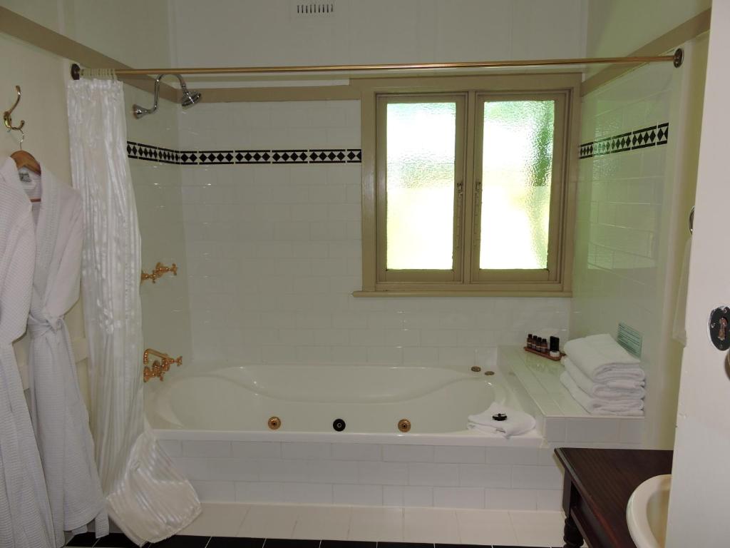 KUBBA ROONGA GUESTHOUSE - Boutique Luxury Peaceful Stay & Gardens - Breakfast included - Luxury Spa Suite BNB - Solo Adultos