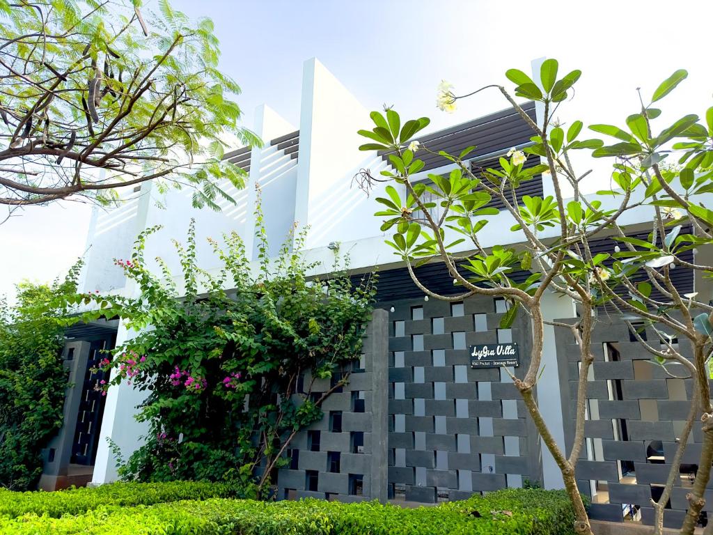 a building with plants on the side of it at LyGia Villa Long Hải in Long Hai