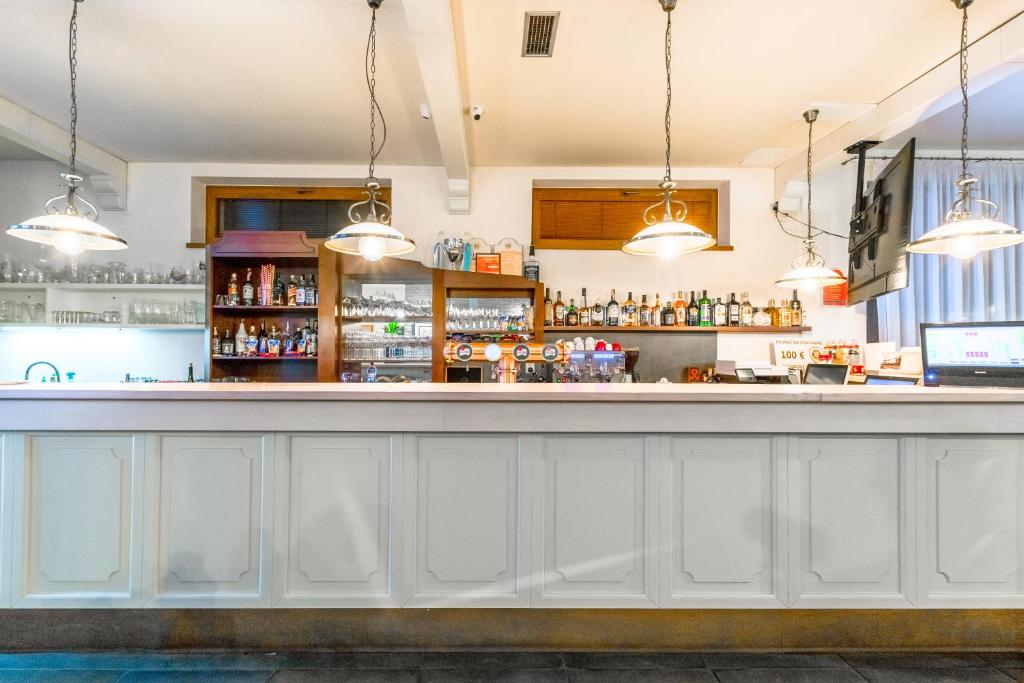 Lounge nebo bar v ubytování Penzión Ľadoveň SKVELÁ KUCHYŇA A RODINNÁ ATMOSFÉRA