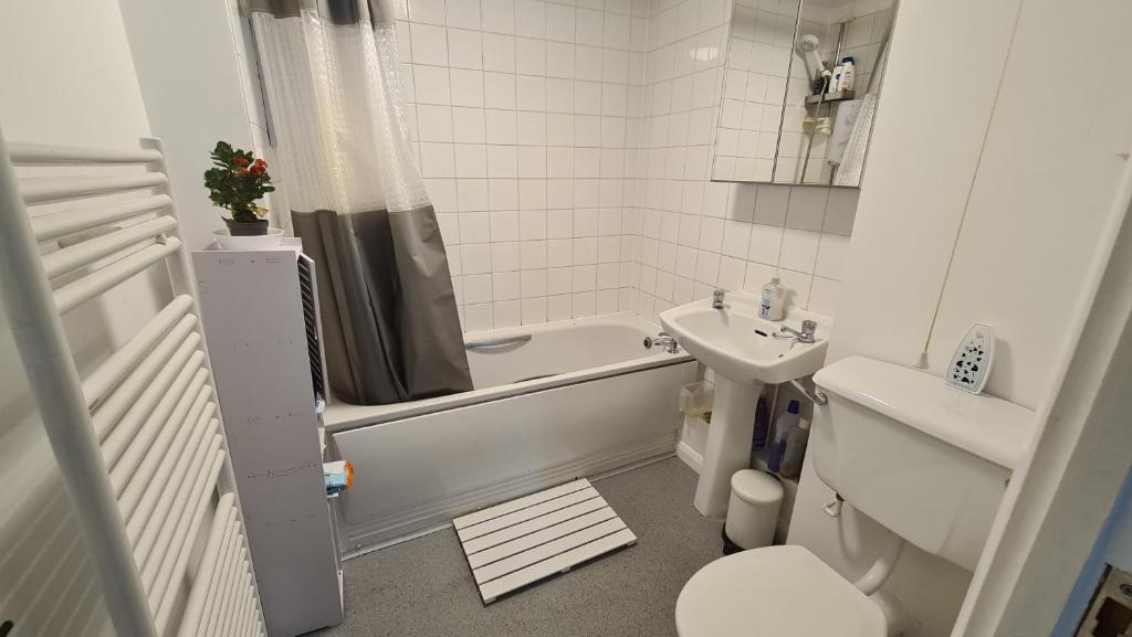 Stylish room kingsize bed 1 stop from Wembley stadium - Room King Superior