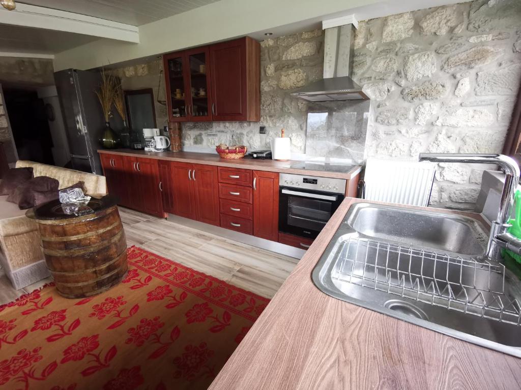 Kuchyň nebo kuchyňský kout v ubytování Kostaki's Stonehouse 2