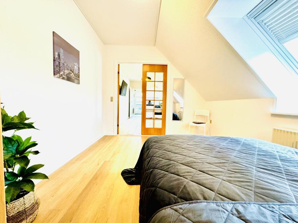 Postel nebo postele na pokoji v ubytování aday - Stylish Central Apartment in Hjorring