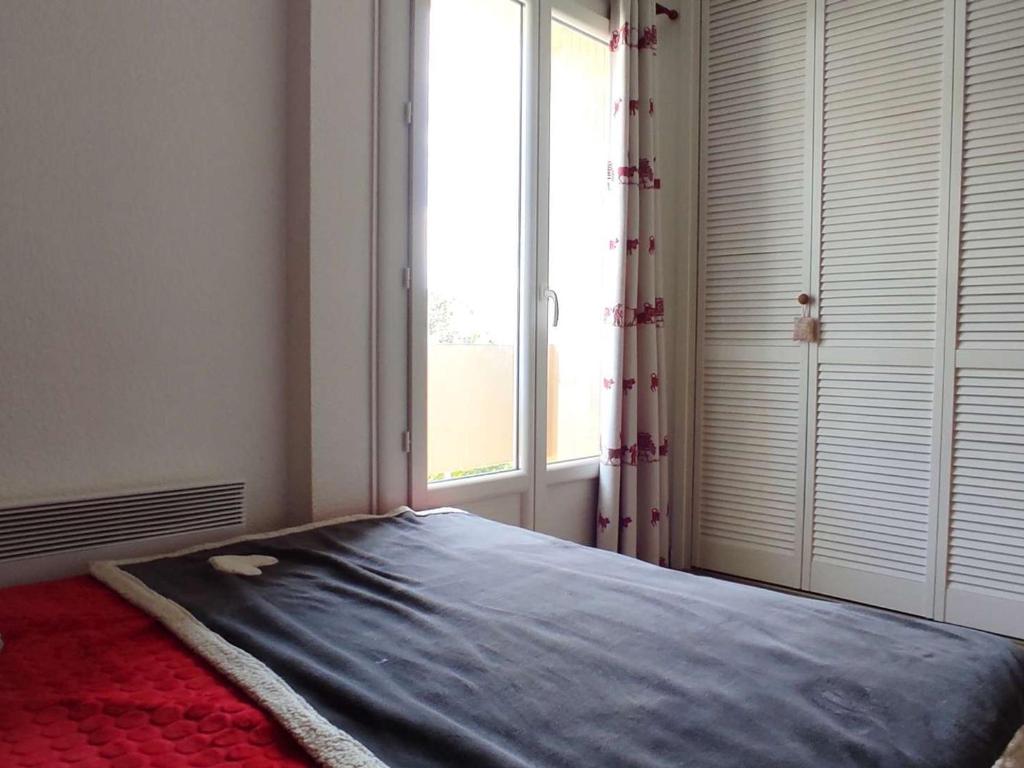 Łóżko lub łóżka w pokoju w obiekcie Appartement cosy 3 pièces, 6 pers, proche centre Font-Romeu, télécabines, avec parking et balcon - FR-1-580-85