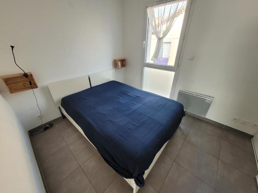 Cama ou camas em um quarto em Appartement t2 proche mer pour 4 personnes, N1 61