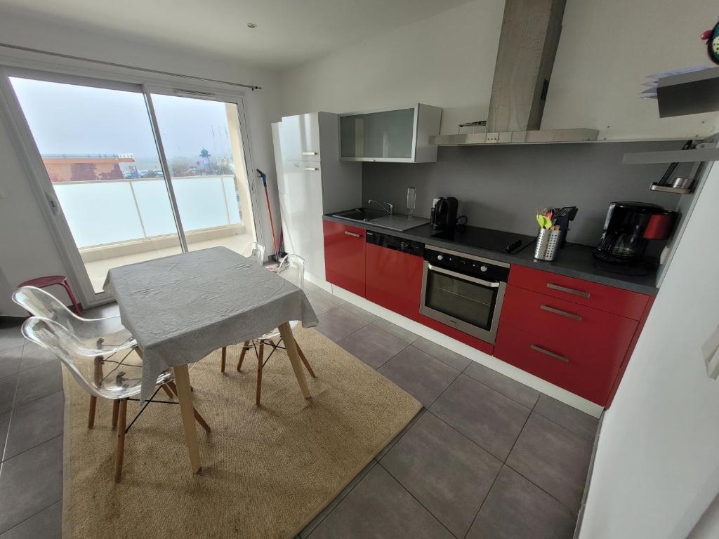 A cozinha ou cozinha compacta de Appartement t2 proche mer pour 4 personnes, N1 61