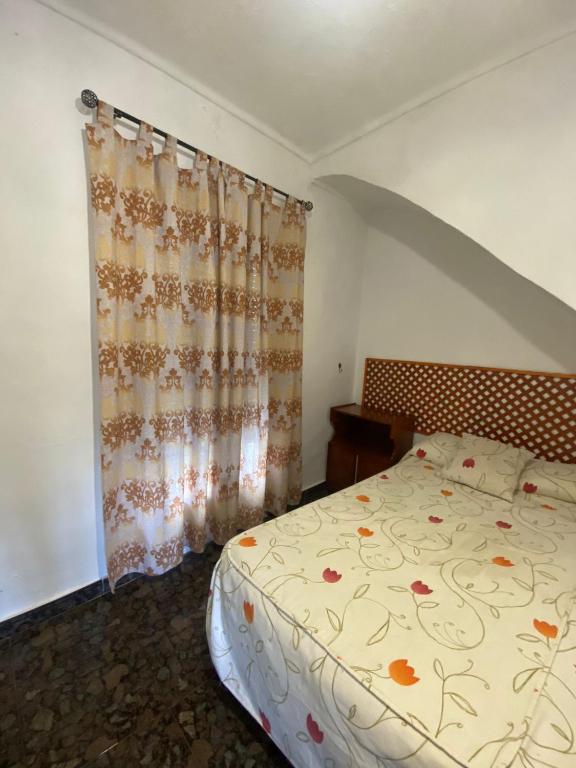 Łóżko lub łóżka w pokoju w obiekcie Casa Rural Balcones de Setenil
